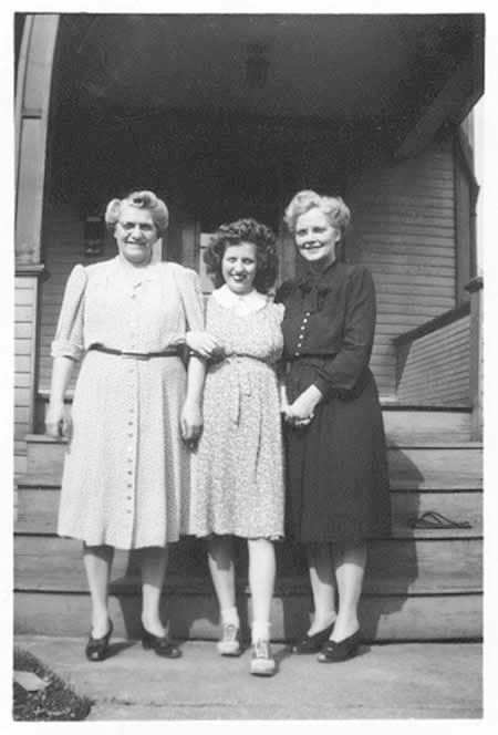 Girtha, daughter Marthat and sister Georgia